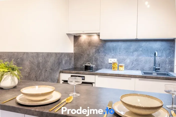 Pronájem bytu 2+1, Praha - Smíchov, Bieblova, 58 m2