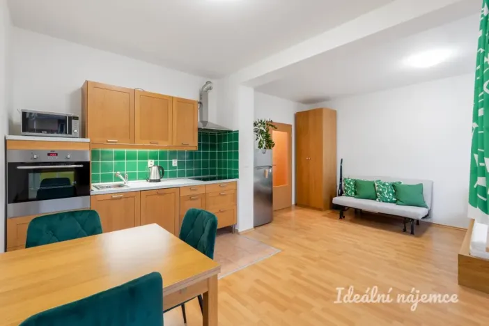 Pronájem bytu 1+kk, Praha - Kyje, Sicherova, 33 m2