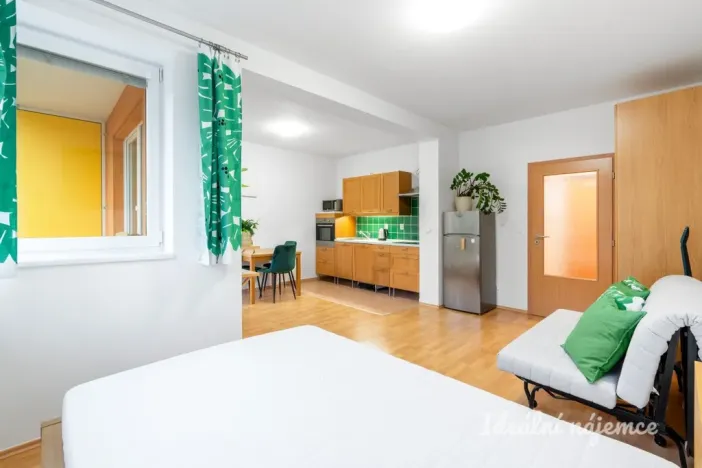 Pronájem bytu 1+kk, Praha - Kyje, Sicherova, 33 m2