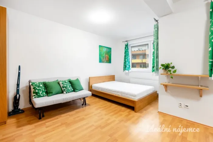 Pronájem bytu 1+kk, Praha - Kyje, Sicherova, 33 m2