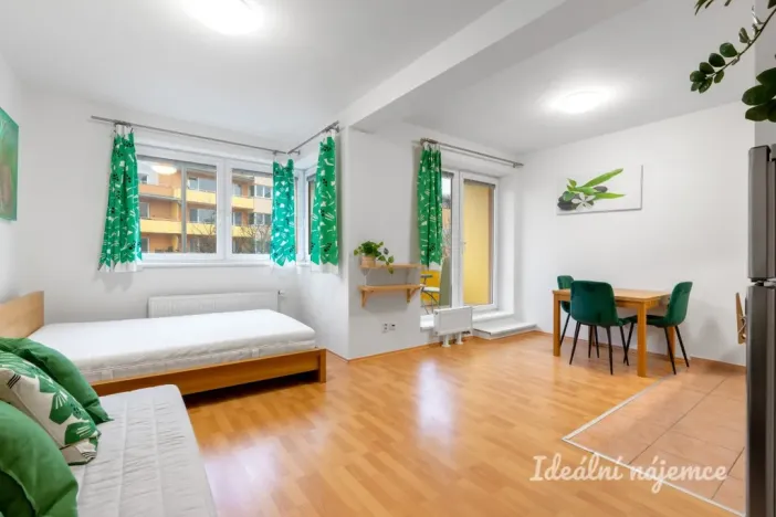 Pronájem bytu 1+kk, Praha - Kyje, Sicherova, 33 m2