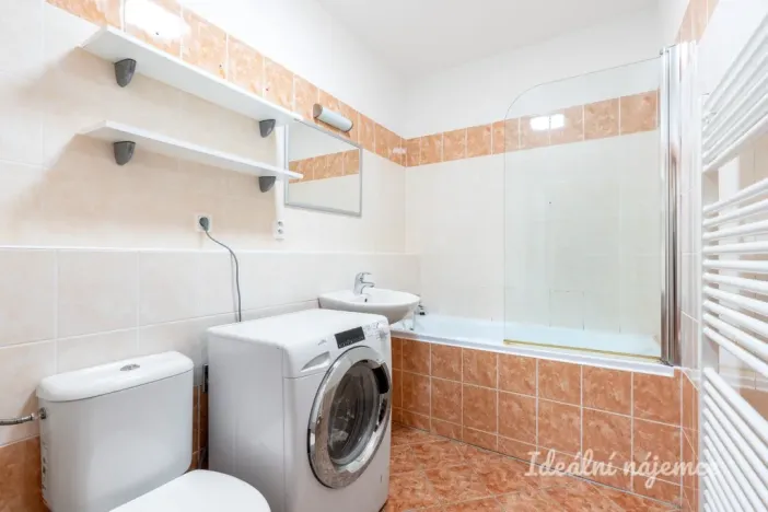 Pronájem bytu 1+kk, Praha - Kyje, Sicherova, 33 m2