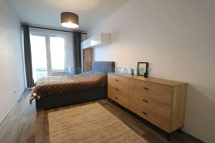 Pronájem bytu 2+kk, Praha - Strašnice, Zvěřinova, 121 m2