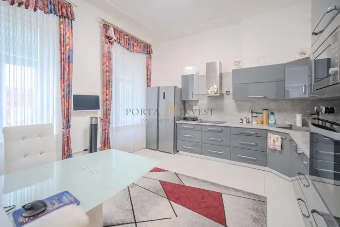 Prodej činžovního domu, Karlovy Vary, náměstí Republiky, 672 m2