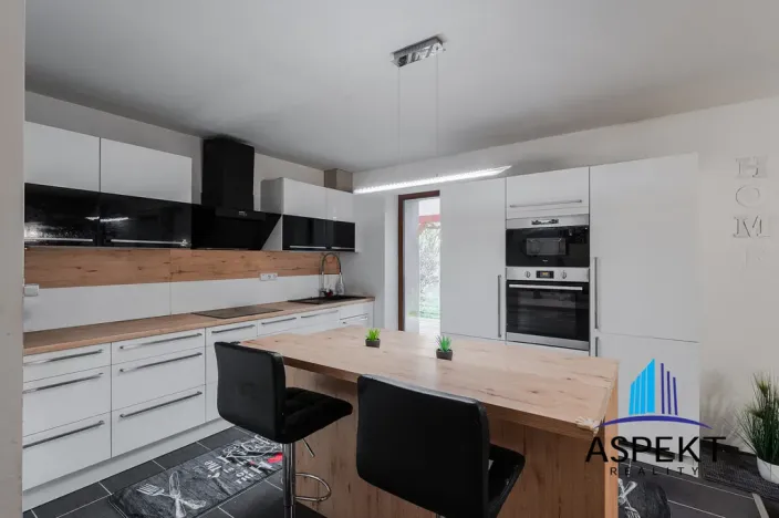 Prodej rodinného domu, Neumětely, V Chaloupkách, 220 m2