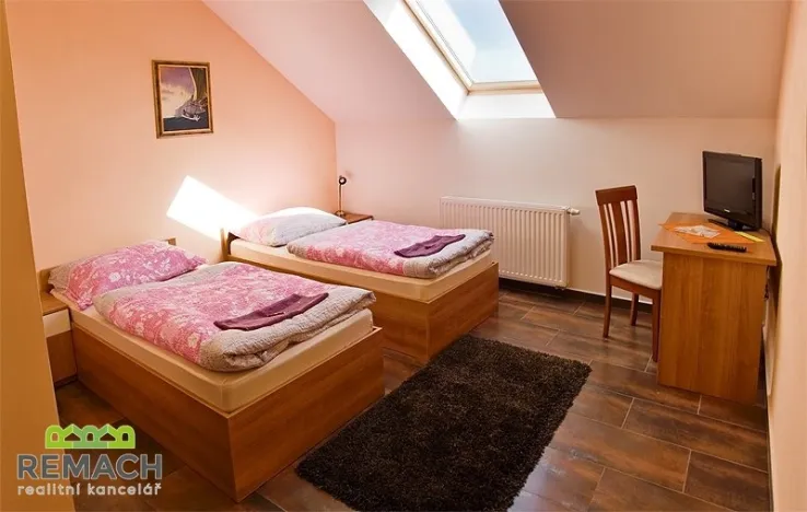 Pronájem bytu 1+kk, Uherské Hradiště, Velehradská třída, 25 m2