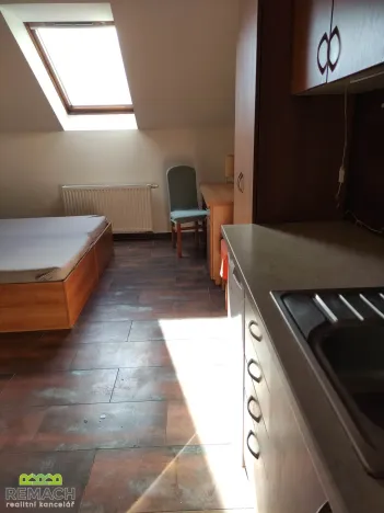 Pronájem bytu 1+kk, Uherské Hradiště, Velehradská třída, 25 m2