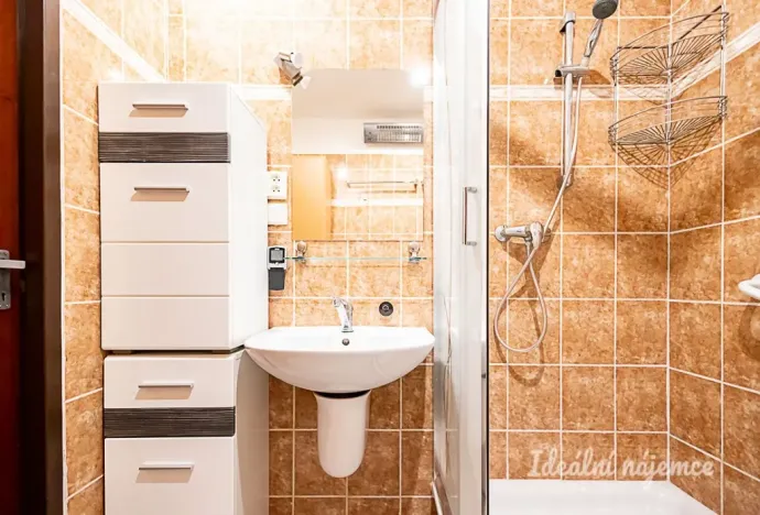 Pronájem bytu 3+1, Praha - Troja, Krosenská, 69 m2