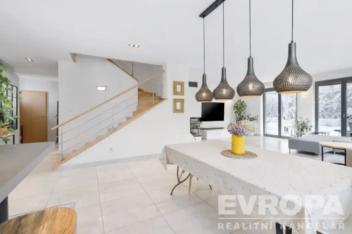 Prodej rodinného domu, Tuchoměřice, Pod Hájem, 205 m2