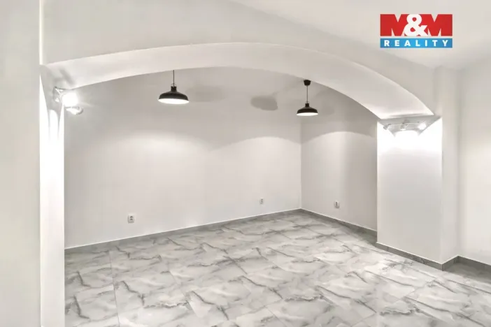 Prodej obchodního prostoru, Praha, Víta Nejedlého, 72 m2