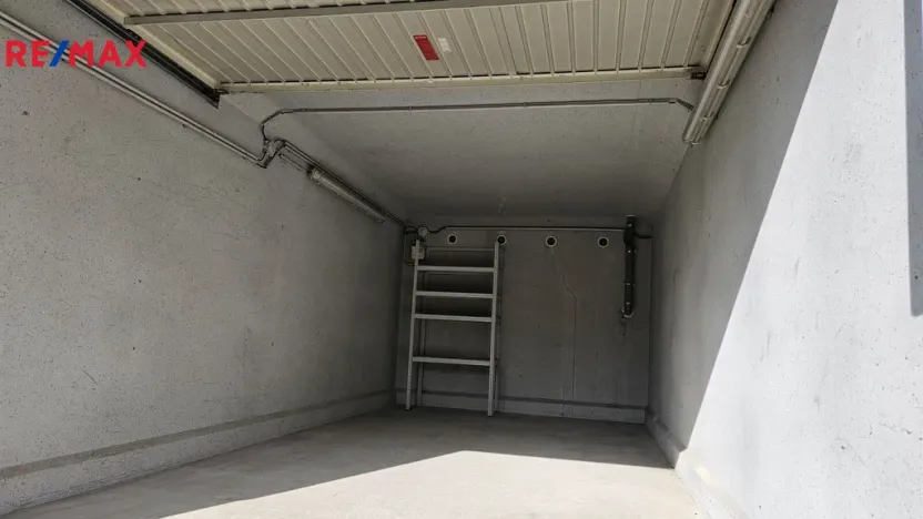 Pronájem garáže, Praha, Zakrytá, 17 m2