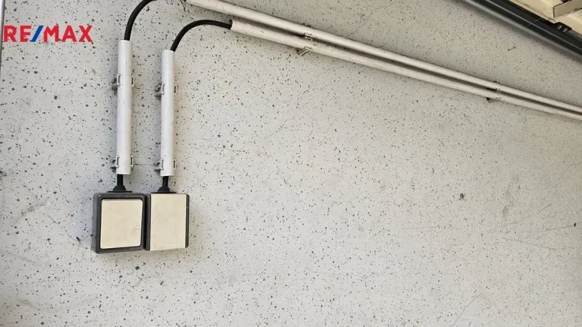 Pronájem garáže, Praha, Zakrytá, 17 m2