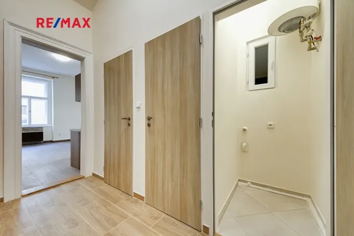 Pronájem bytu 2+kk, Praha - Vršovice, 28. pluku, 42 m2