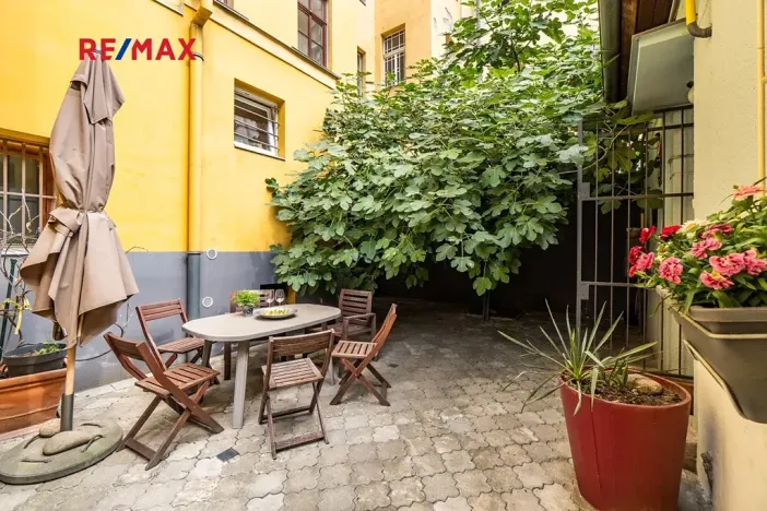 Prodej obchodního prostoru, Praha - Karlín, Pernerova, 60 m2