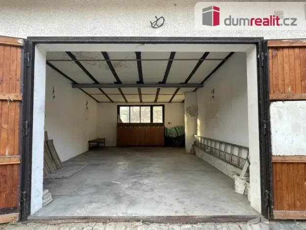Pronájem garáže, Luhačovice, V Drahách, 30 m2