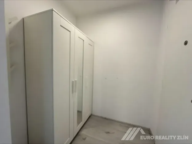 Pronájem bytu 1+kk, Zlín, Lorencova, 30 m2