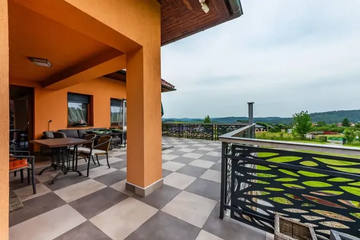 Prodej rodinného domu, Buš, 375 m2