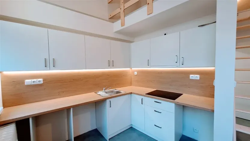 Pronájem bytu 1+kk, Děčín - Děčín I-Děčín, Křížová, 25 m2