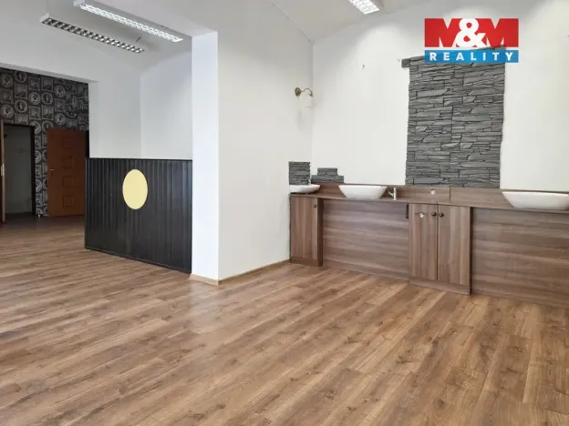 Pronájem obchodního prostoru, Teplice, U nádraží, 57 m2