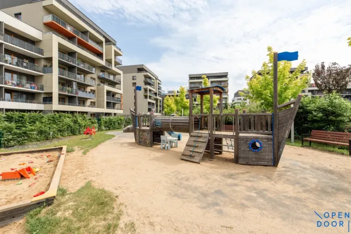 Pronájem bytu 2+kk, Praha - Modřany, Komořanská, 60 m2