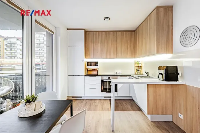 Pronájem bytu 1+kk, Praha - Horní Měcholupy, Padovská, 35 m2