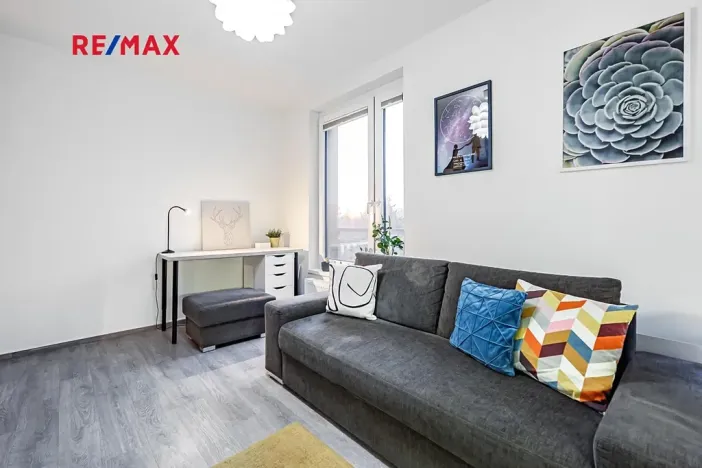 Pronájem bytu 1+kk, Praha - Horní Měcholupy, Padovská, 35 m2