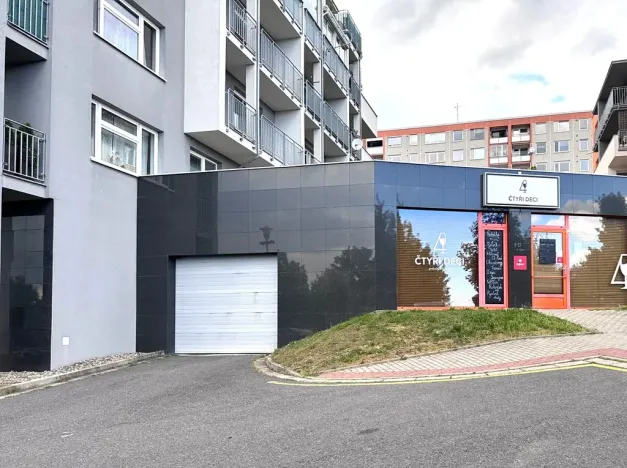 Pronájem garážového stání, Zlín, Podlesí II, 19 m2