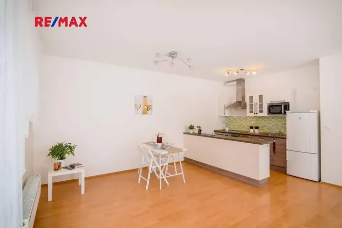 Pronájem bytu 1+kk, Praha - Jinonice, Za zámečkem, 60 m2