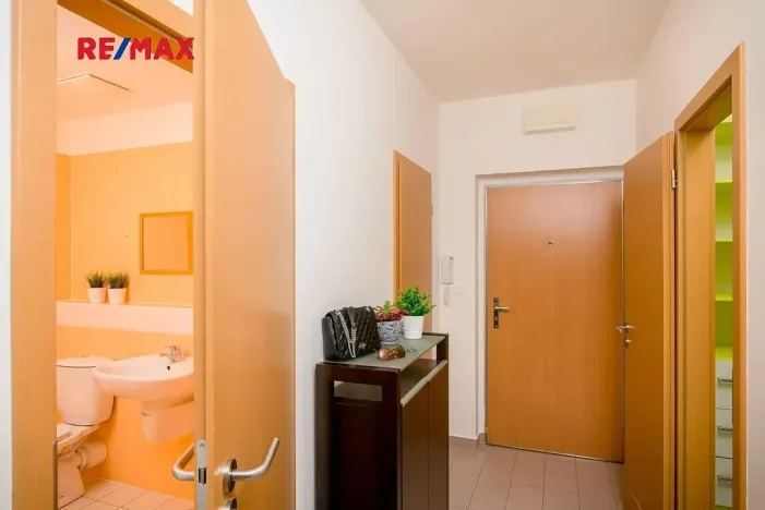 Pronájem bytu 1+kk, Praha - Jinonice, Za zámečkem, 60 m2