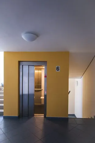 Pronájem bytu 2+kk, Praha - Holešovice, Poupětova, 52 m2