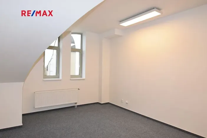 Pronájem kanceláře, Nymburk, Náměstí Přemyslovců, 29 m2