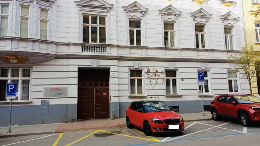 Pronájem garážového stání, Brno - Zábrdovice, Stará, 14 m2