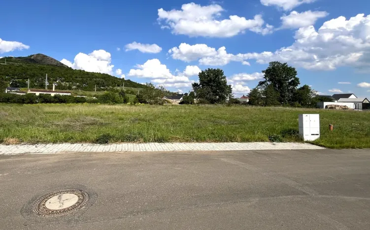 Prodej pozemku, Píšťany, 828 m2