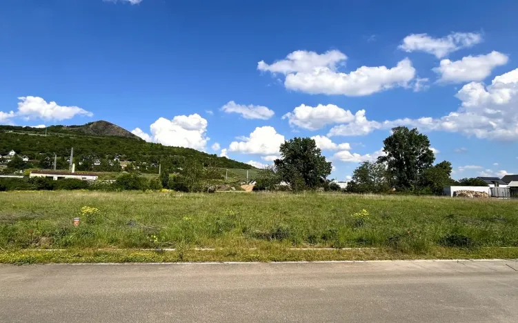 Prodej pozemku, Píšťany, 828 m2