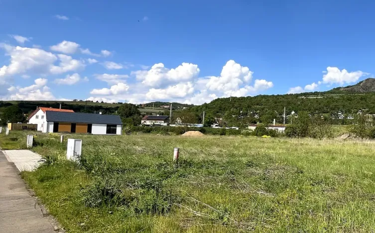 Prodej pozemku, Píšťany, 828 m2