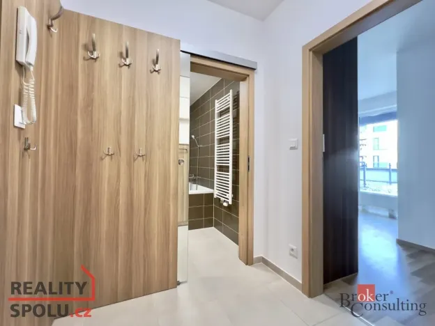 Pronájem bytu 2+kk, Praha - Uhříněves, Karla Guta, 37 m2