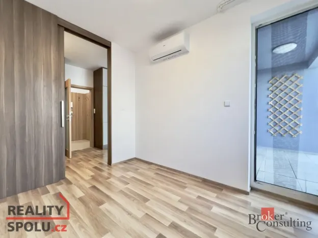 Pronájem bytu 2+kk, Praha - Uhříněves, Karla Guta, 37 m2