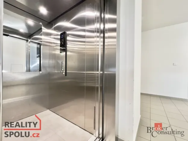 Pronájem bytu 2+kk, Praha - Uhříněves, Karla Guta, 37 m2