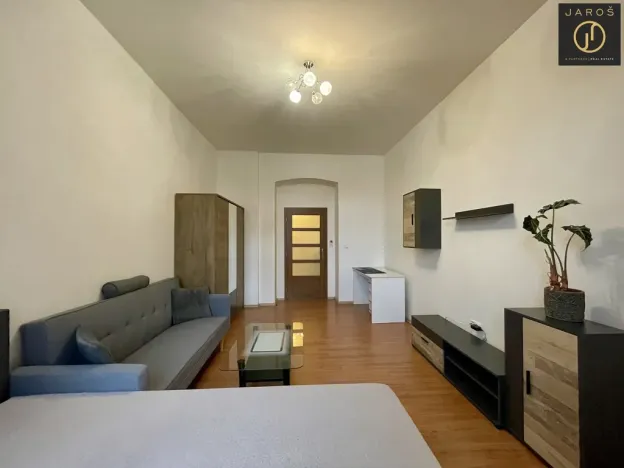 Pronájem bytu 1+1, Praha - Karlín, Sokolovská, 34 m2