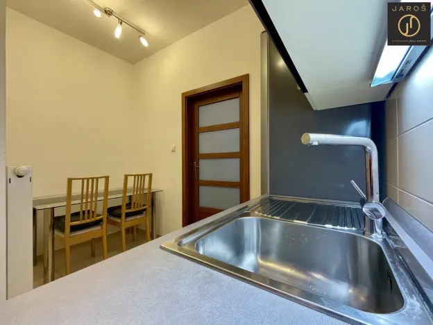 Pronájem bytu 1+1, Praha - Karlín, Sokolovská, 34 m2