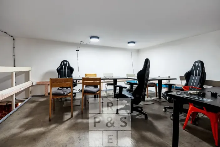 Prodej obchodního prostoru, Praha - Smíchov, Zborovská, 186 m2