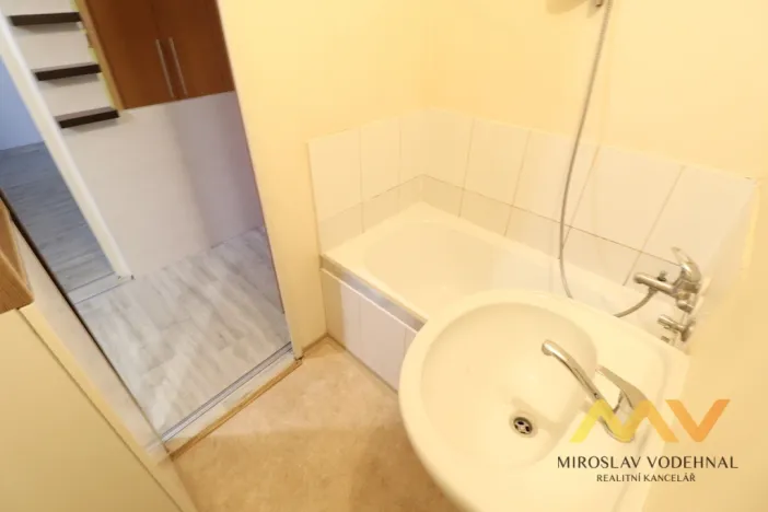 Pronájem bytu 2+kk, Hradec Králové - Nový Hradec Králové, třída Edvarda Beneše, 41 m2