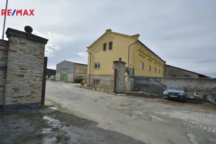 Pronájem garážového stání, Opočno, Podzámčí, 590 m2