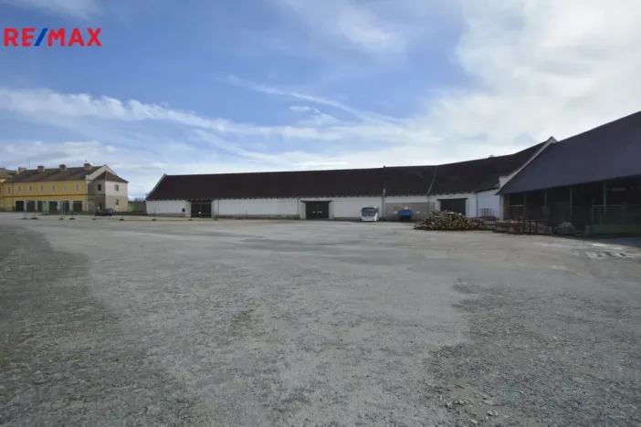 Pronájem garážového stání, Opočno, Podzámčí, 590 m2