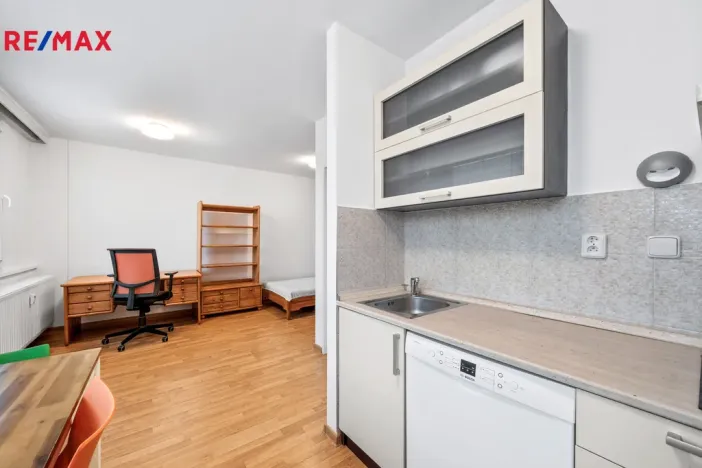 Pronájem bytu 1+kk, Hradec Králové, Akademika Heyrovského, 30 m2