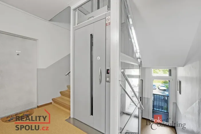 Pronájem bytu 1+1, Litoměřice - Předměstí, Topolčianská, 35 m2