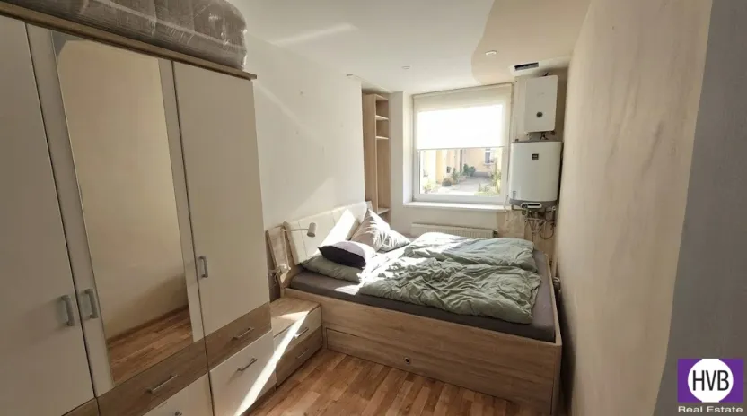 Pronájem bytu 2+kk, Praha, Viklefova, 36 m2