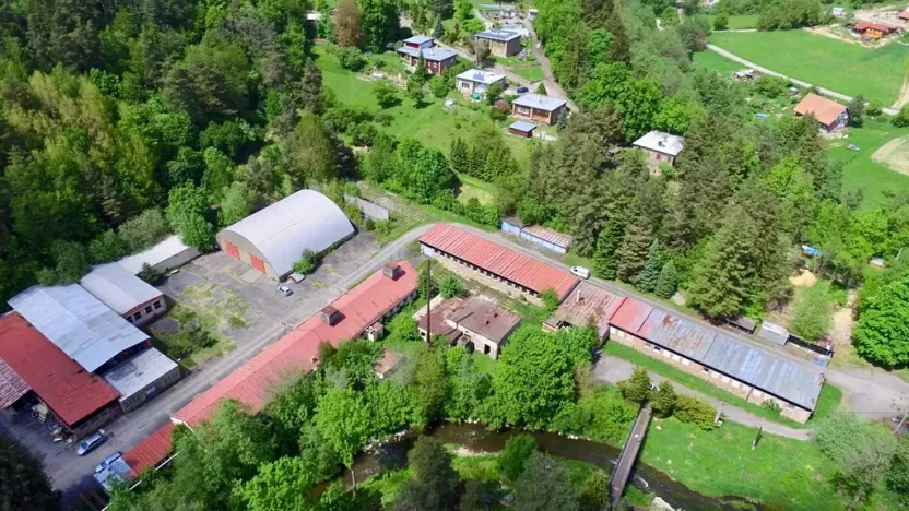 Prodej výrobních prostor, Skryje, 3000 m2