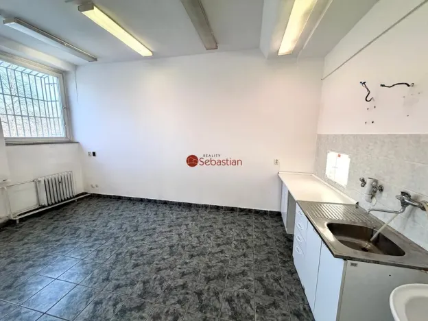 Pronájem obchodního prostoru, Praha - Žižkov, Hartigova, 154 m2