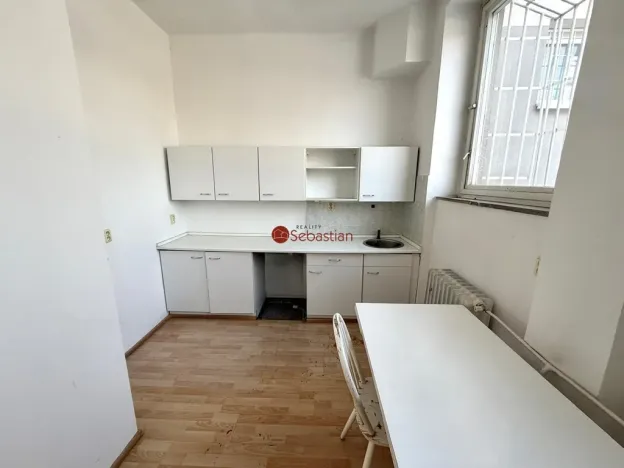 Pronájem obchodního prostoru, Praha - Žižkov, Hartigova, 154 m2